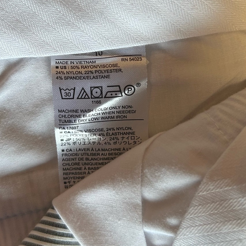 Banana Republic lightweight striped shorts 10 - Picture 4 of 7